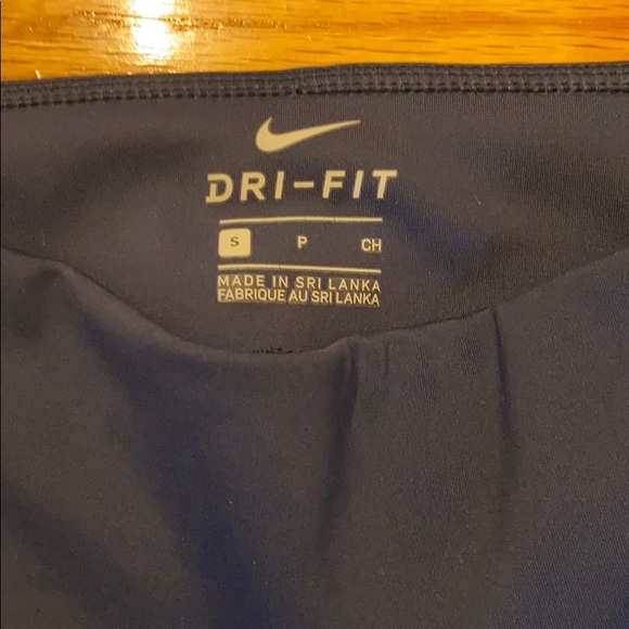 Nike crop leggings, like new, worn twice. - Picture 3 of 4